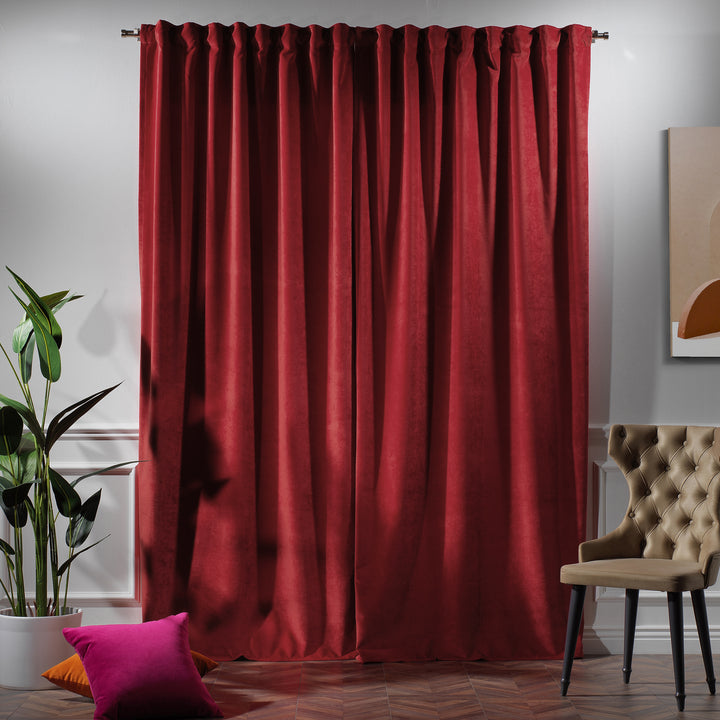 Country‑red velvet curtain panel offering full‑length drape and rich colour.