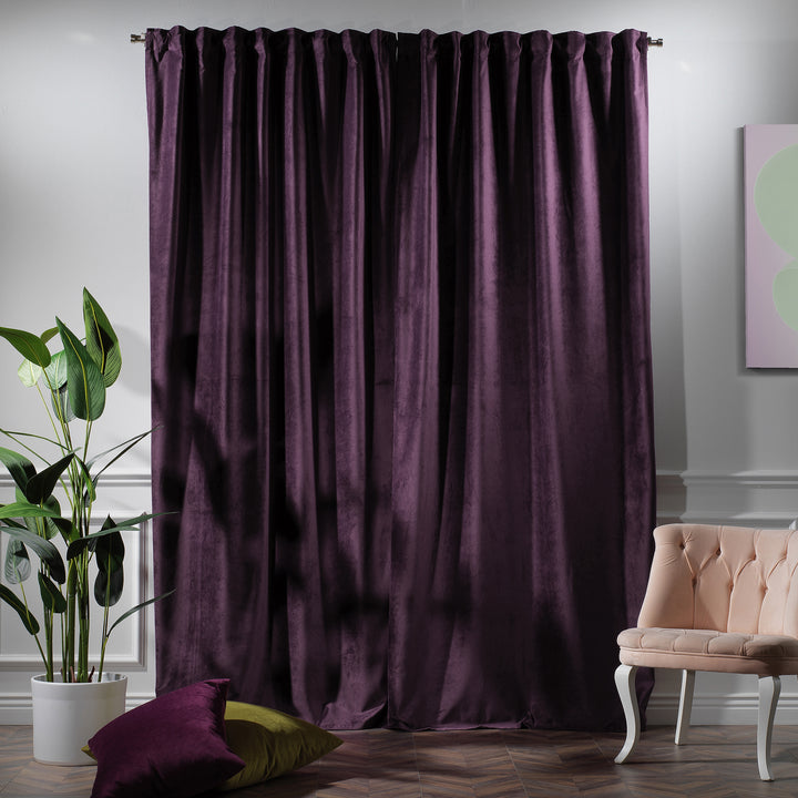 Extra‑long extra‑wide matte velvet pinch pleat curtain with crisp pleats and elegant drape.