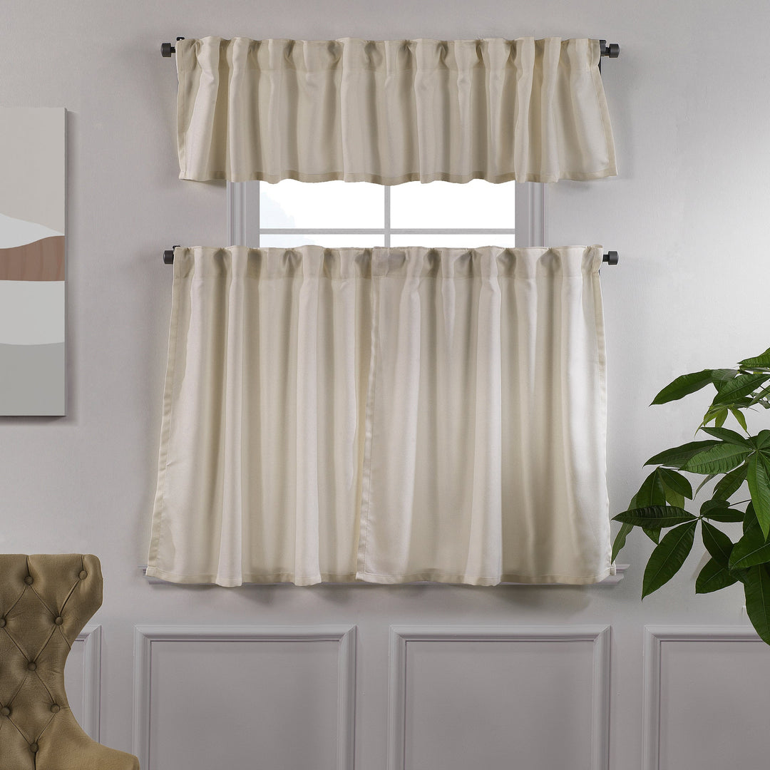 Cream linen‑look valance photographed closed, showing textured weave, soft daylight filtering and smooth decorative finish.