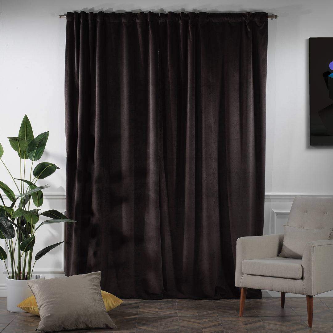 Custom‑fit matte velvet curtain offering extended proportions and a soft, weighty drape.