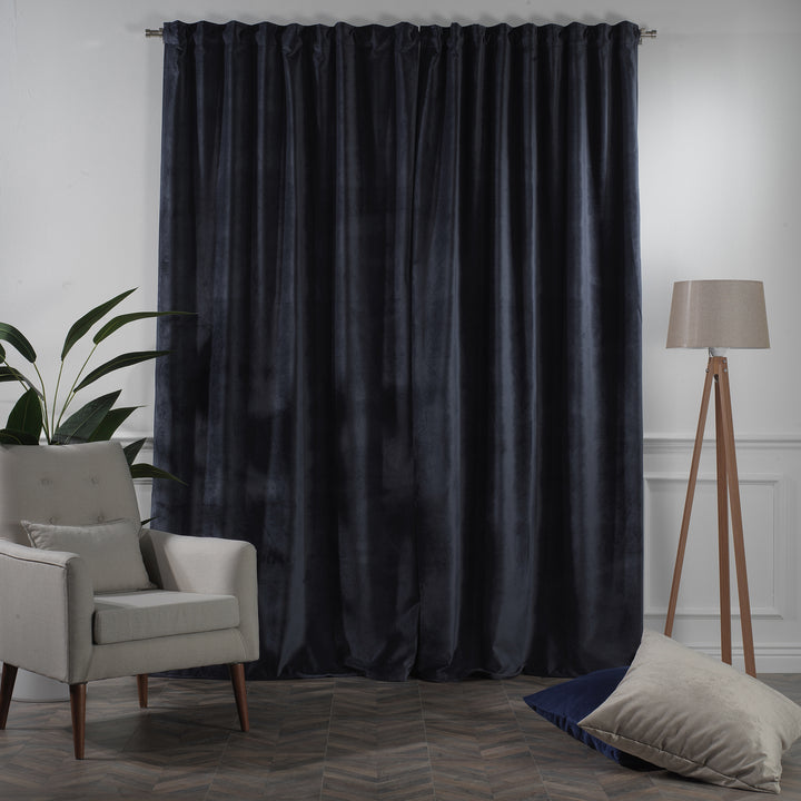 Full‑length matte velvet curtain offering generous width and a calm, elegant appearance.