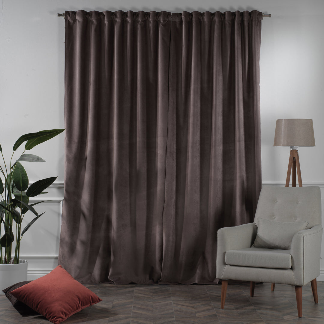Made‑to‑measure pinch pleat velvet curtain with precise pleating and a luxury full‑length fall.
