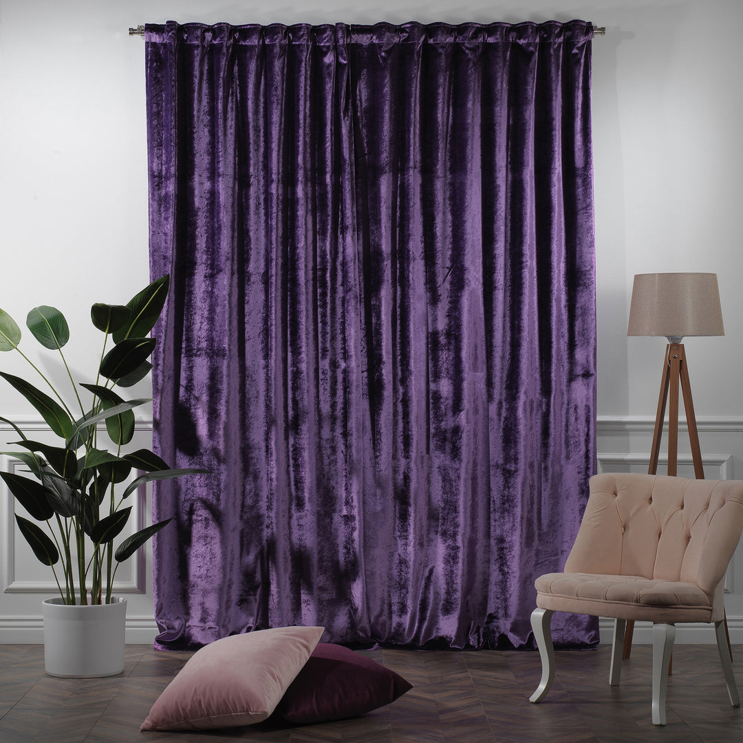 Shiny velvet curtain with a smooth, light‑catching texture and wide tailored proportions.