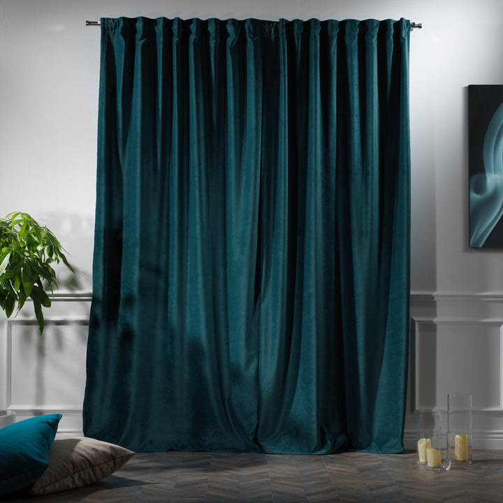Made‑to‑measure matte velvet curtain featuring a balanced drape and extended full‑length design.