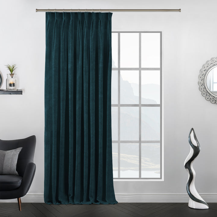 Made‑to‑measure pinch pleat velvet curtain featuring precise pleats and a luxury drape.