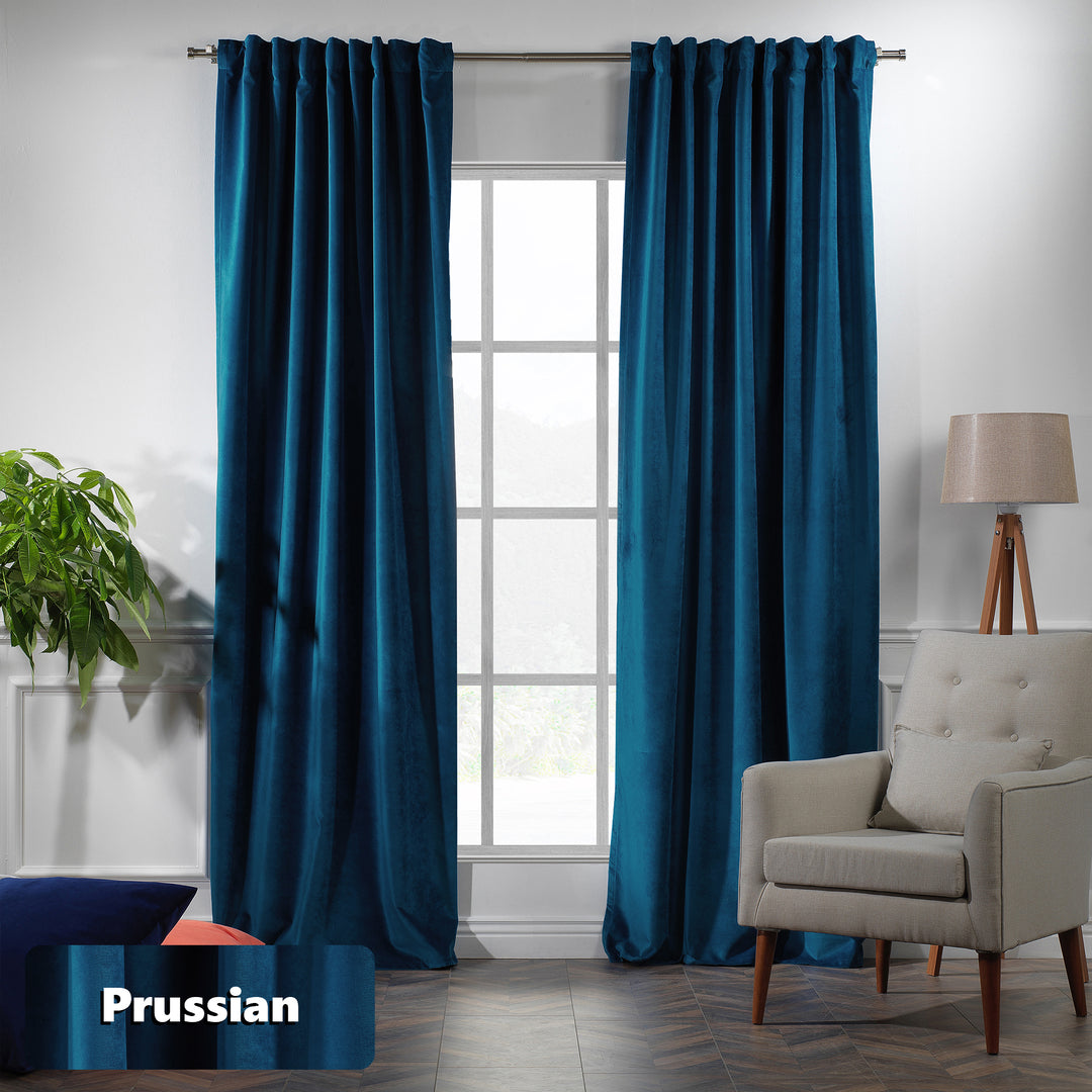 Matte velvet curtain with metal eyelets, long fluid fall and wide made‑to‑measure sizing.