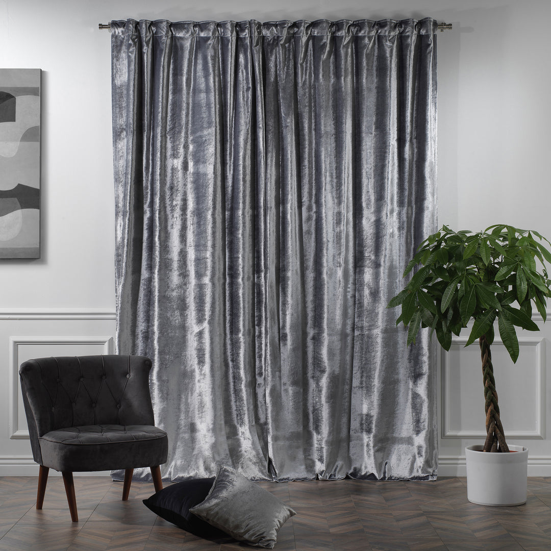 6‑in‑1 universal velvet curtain with adaptable header design and long, elegant made‑to‑measure drape.