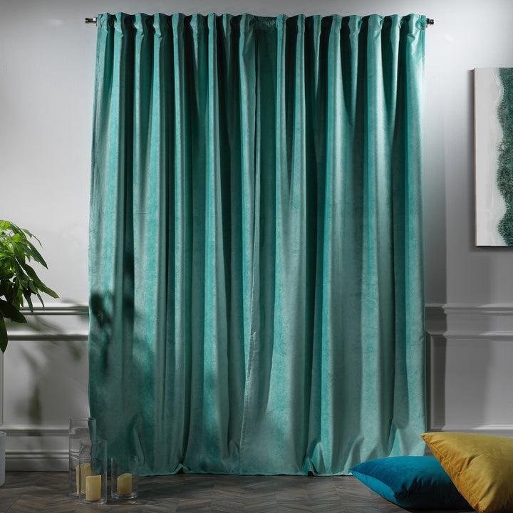 Full‑length matte velvet curtain with wide proportions and a calm, contemporary look.