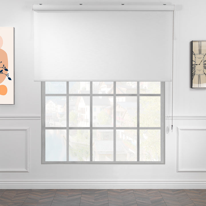 White linen‑look roller blind featuring natural fabric texture and soft light transmission.