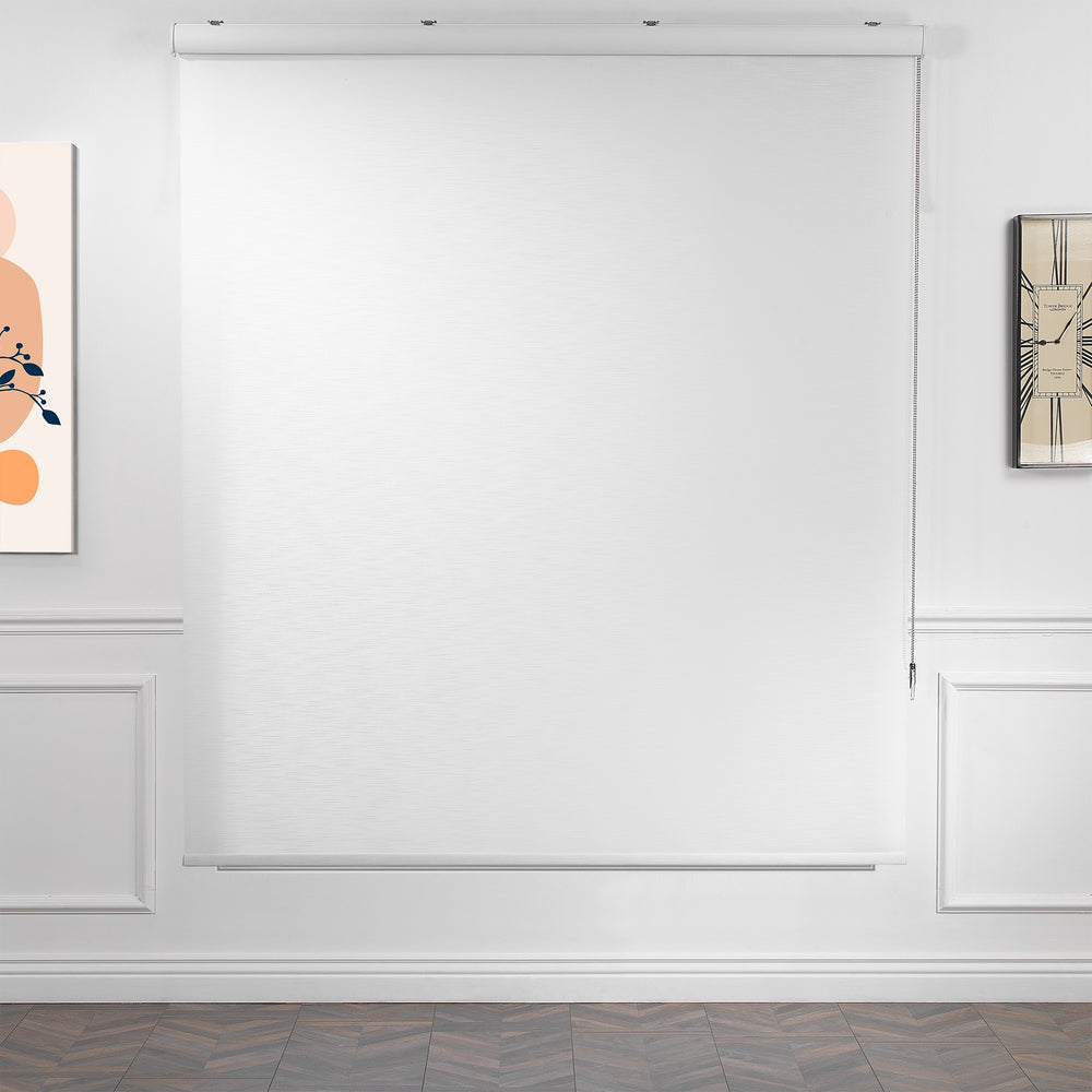 White daylight roller blind with fine linen‑style weave and a smooth, modern surface